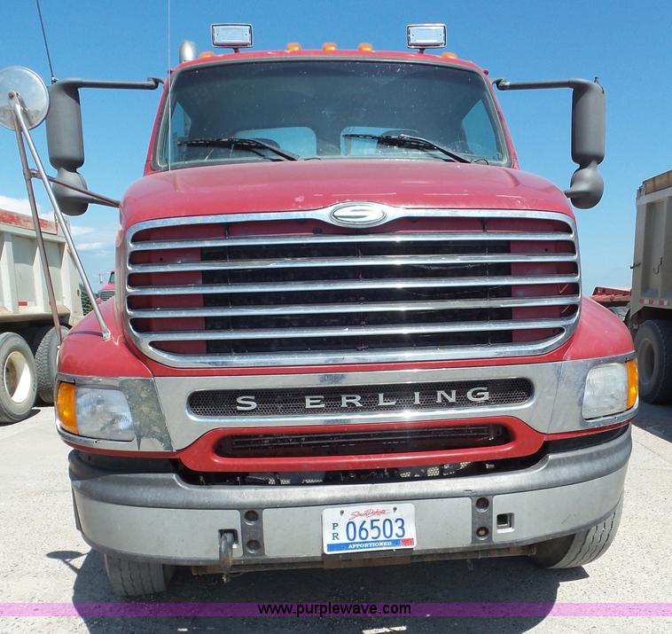 image for item L6845 2000 Sterling L9500 semi truck