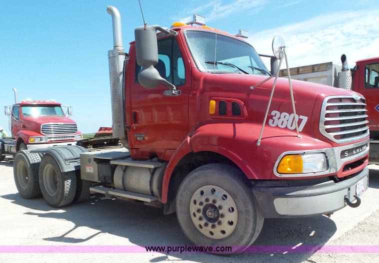 image for item L6845 2000 Sterling L9500 semi truck