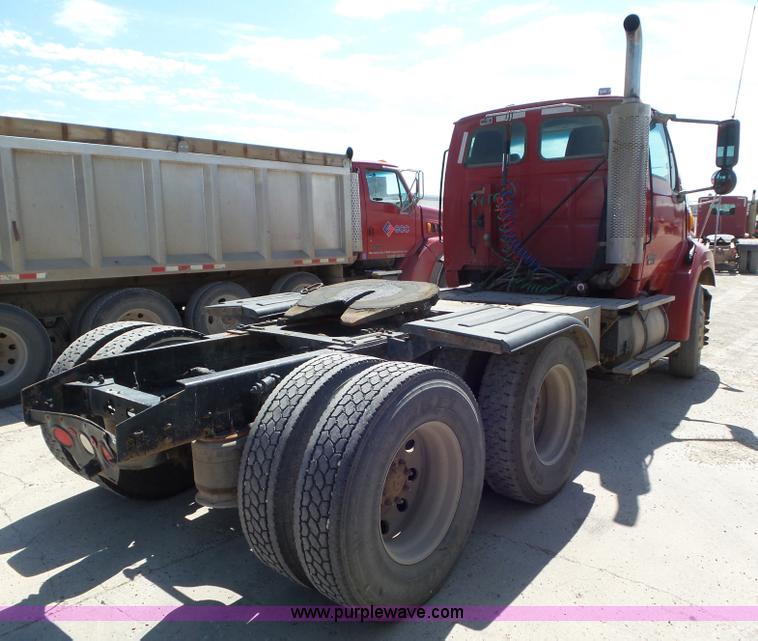 image for item L6845 2000 Sterling L9500 semi truck