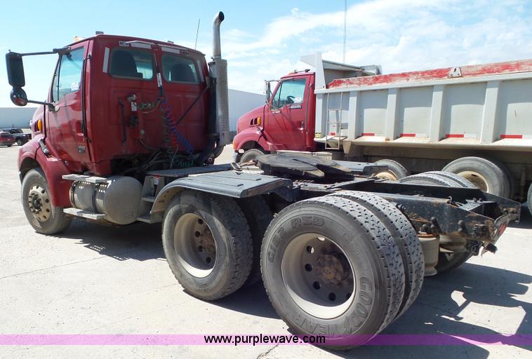 image for item L6845 2000 Sterling L9500 semi truck