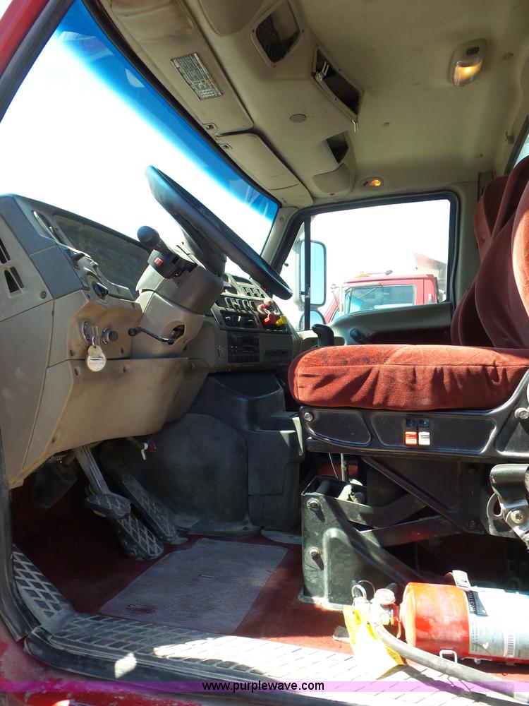 image for item L6845 2000 Sterling L9500 semi truck