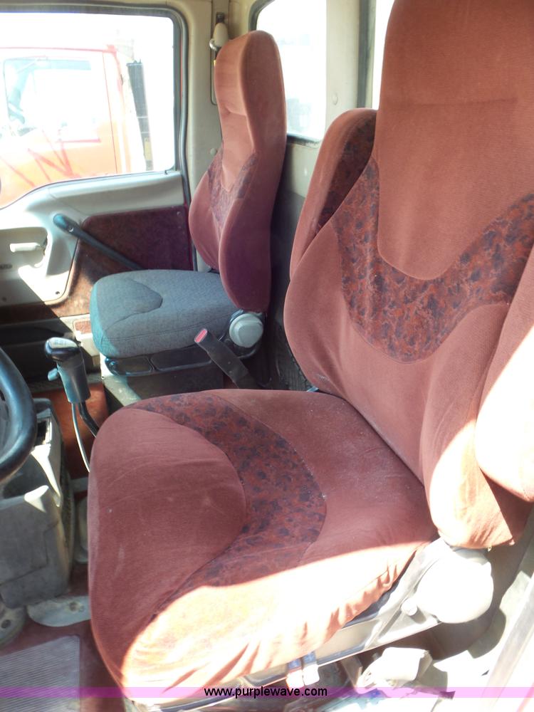 image for item L6845 2000 Sterling L9500 semi truck