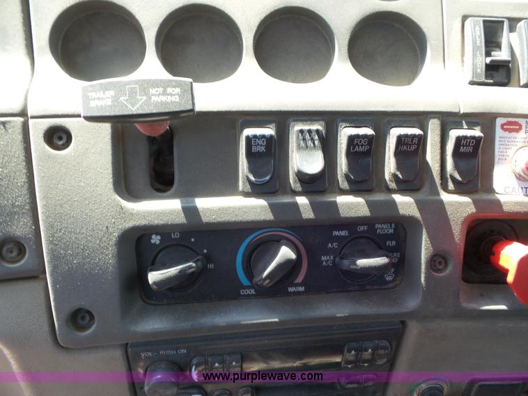 image for item L6845 2000 Sterling L9500 semi truck