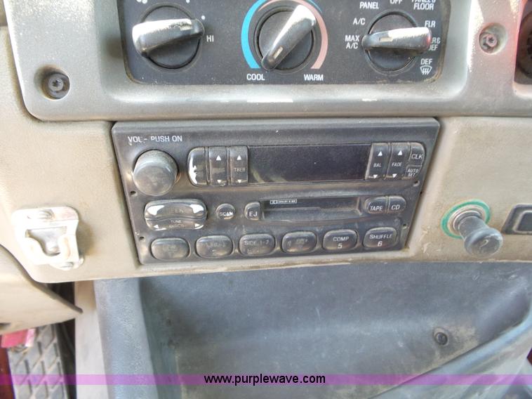 image for item L6845 2000 Sterling L9500 semi truck