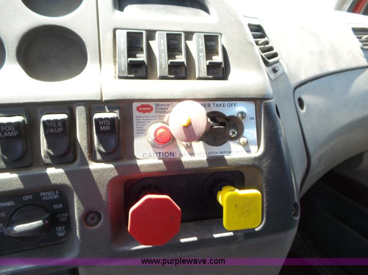 image for item L6845 2000 Sterling L9500 semi truck