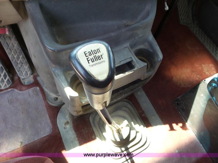 image for item L6845 2000 Sterling L9500 semi truck