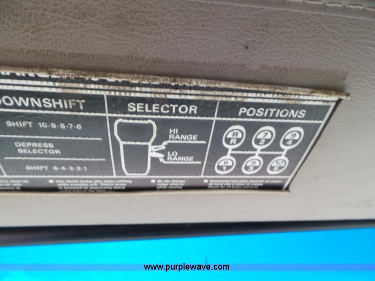 image for item L6845 2000 Sterling L9500 semi truck