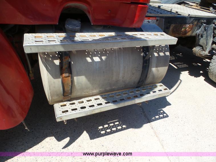 image for item L6845 2000 Sterling L9500 semi truck