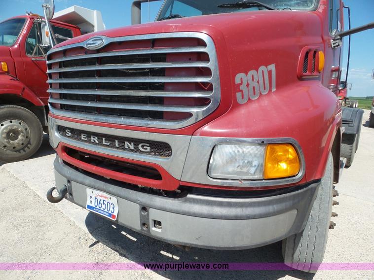 image for item L6845 2000 Sterling L9500 semi truck