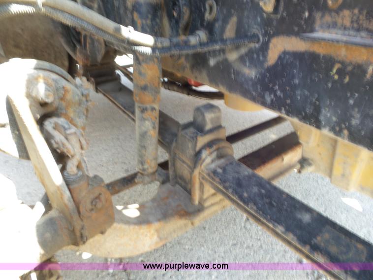 image for item L6845 2000 Sterling L9500 semi truck