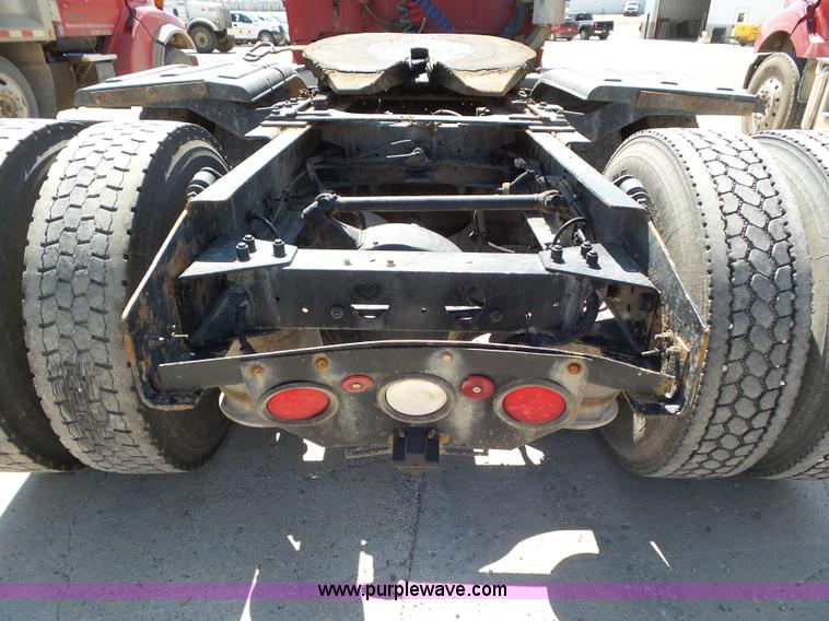 image for item L6845 2000 Sterling L9500 semi truck