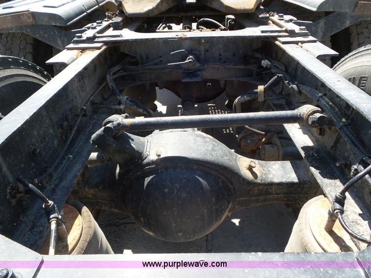 image for item L6845 2000 Sterling L9500 semi truck