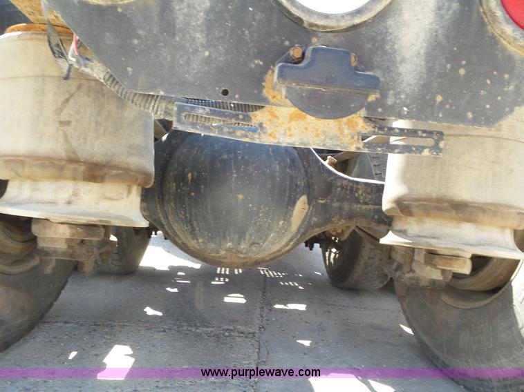 image for item L6845 2000 Sterling L9500 semi truck