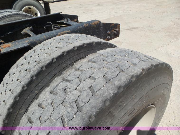 image for item L6845 2000 Sterling L9500 semi truck