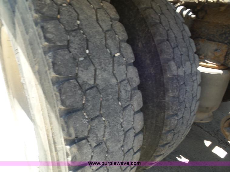 image for item L6845 2000 Sterling L9500 semi truck