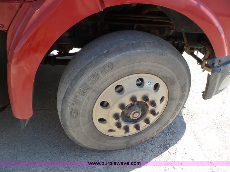 image for item L6845 2000 Sterling L9500 semi truck