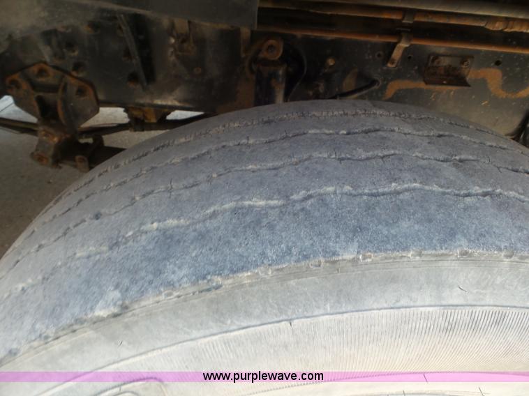 image for item L6845 2000 Sterling L9500 semi truck