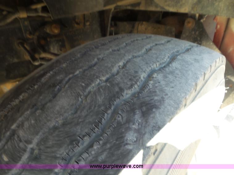 image for item L6845 2000 Sterling L9500 semi truck