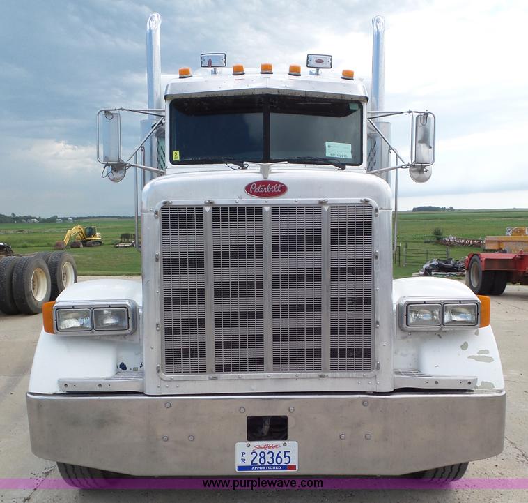 image for item L6846 2002 Peterbilt 378 semi truck
