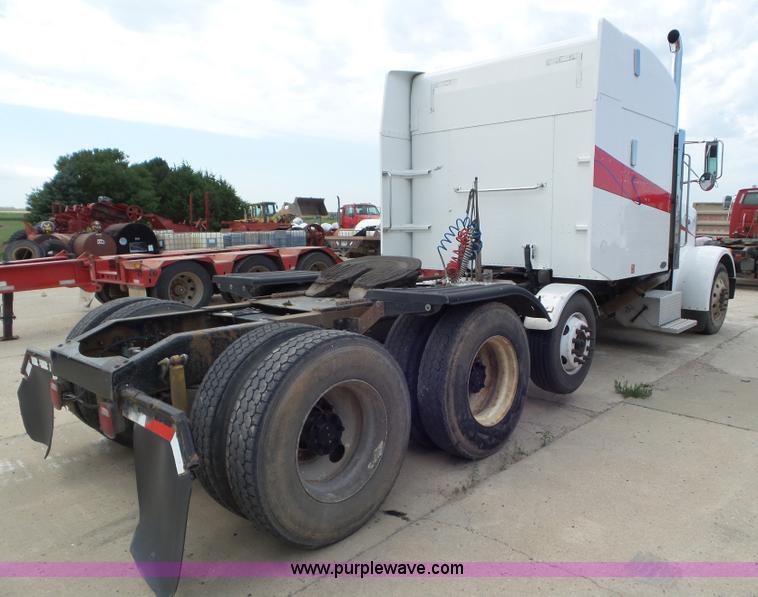 image for item L6846 2002 Peterbilt 378 semi truck
