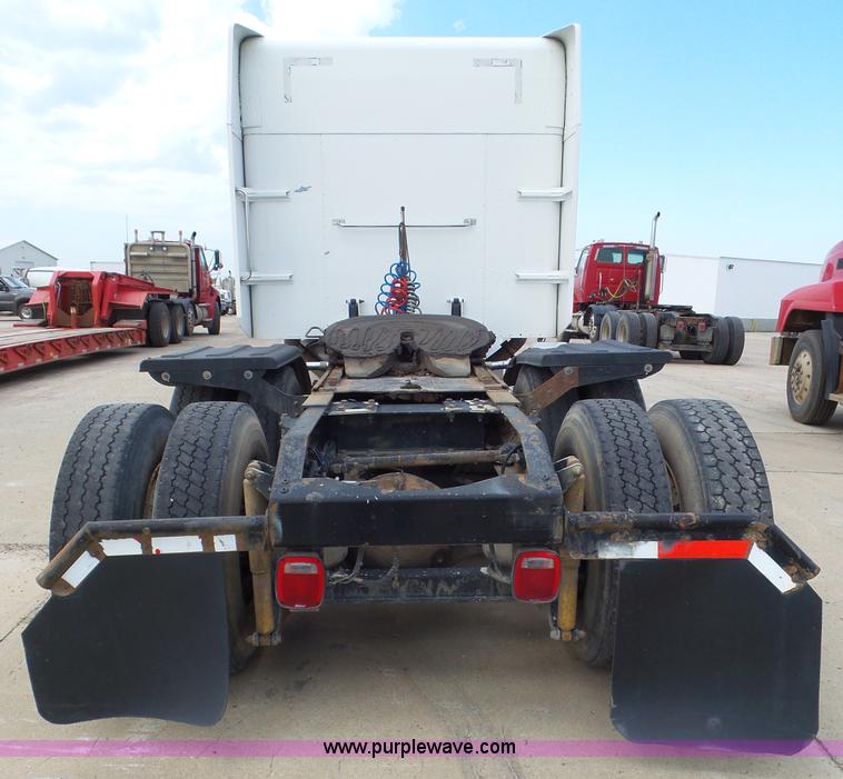 image for item L6846 2002 Peterbilt 378 semi truck
