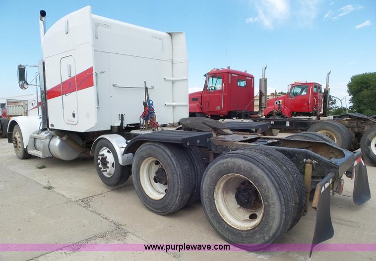 image for item L6846 2002 Peterbilt 378 semi truck