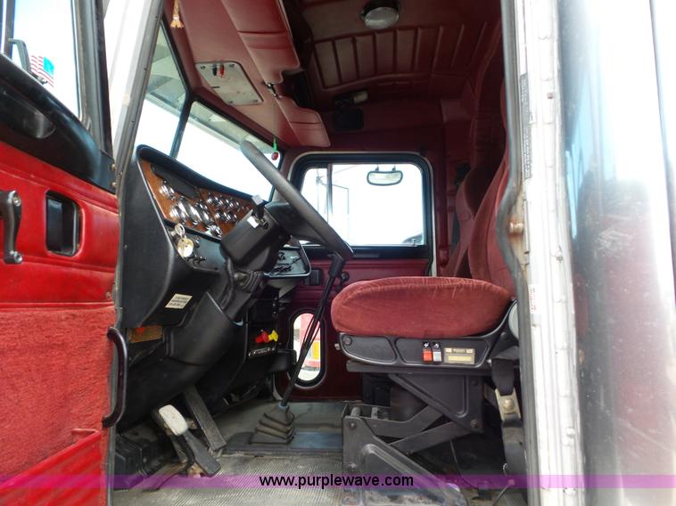 image for item L6846 2002 Peterbilt 378 semi truck