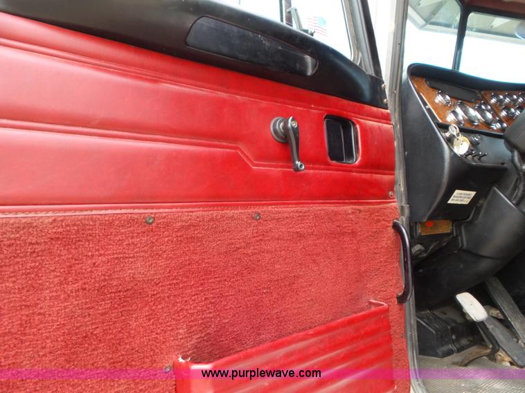 image for item L6846 2002 Peterbilt 378 semi truck