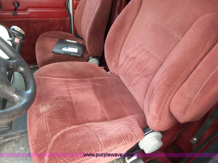 image for item L6846 2002 Peterbilt 378 semi truck