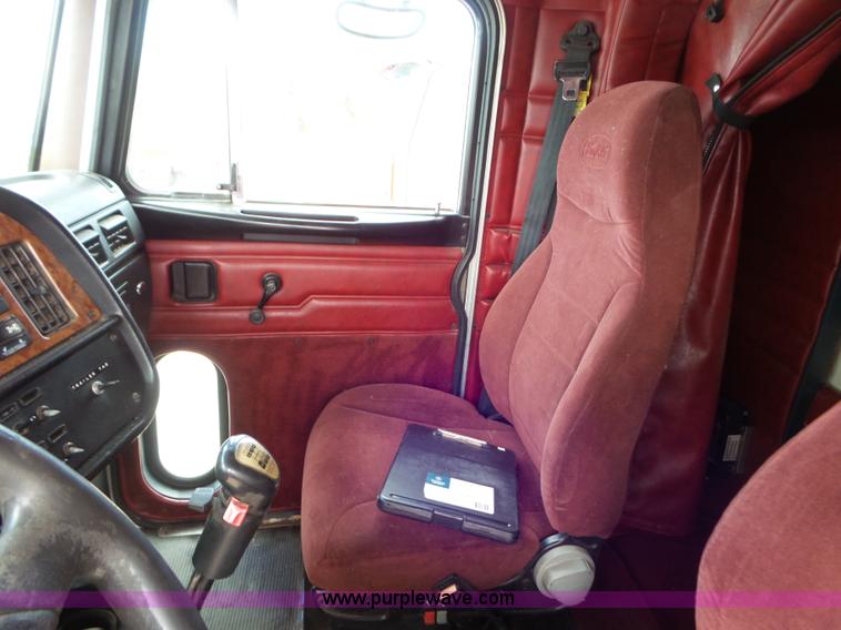 image for item L6846 2002 Peterbilt 378 semi truck