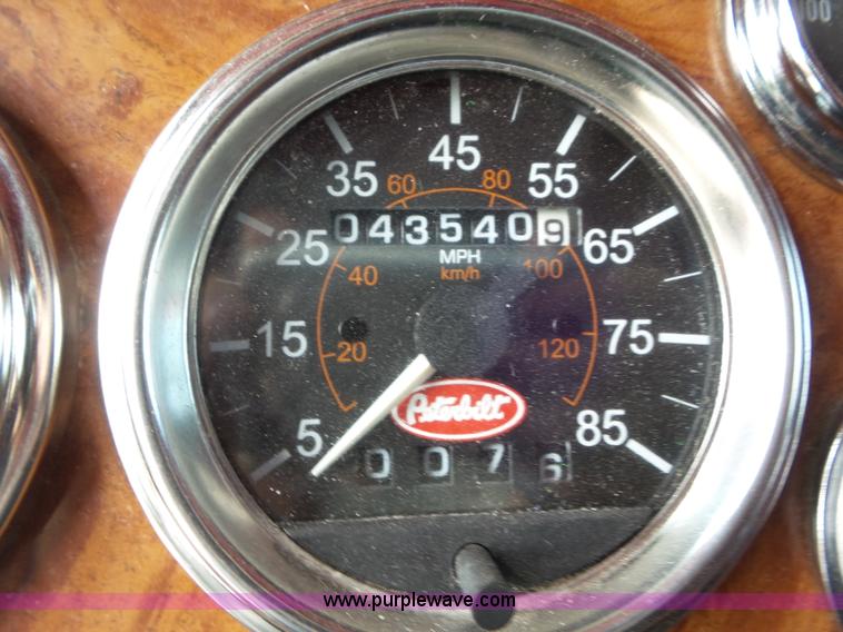 image for item L6846 2002 Peterbilt 378 semi truck