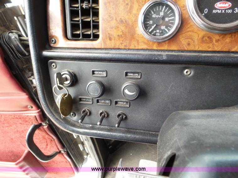 image for item L6846 2002 Peterbilt 378 semi truck