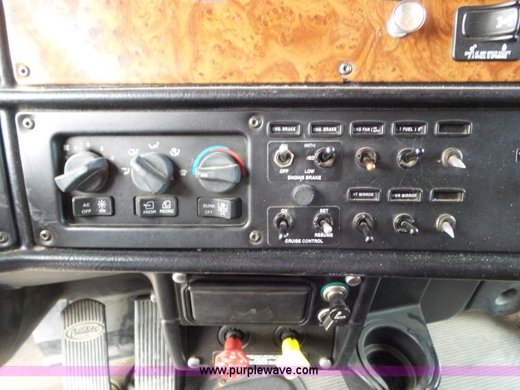 image for item L6846 2002 Peterbilt 378 semi truck