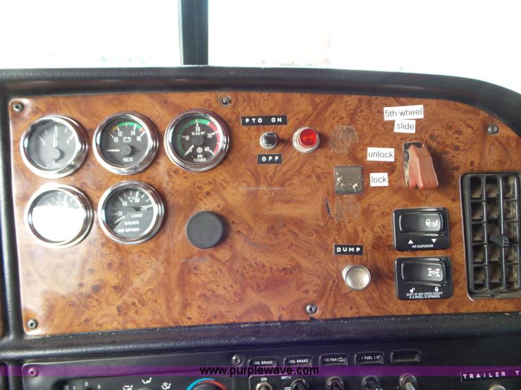 image for item L6846 2002 Peterbilt 378 semi truck