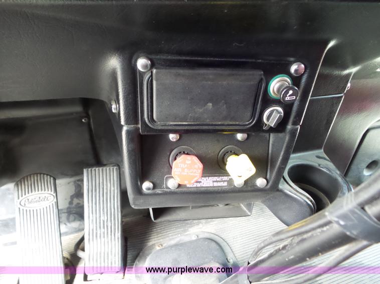 image for item L6846 2002 Peterbilt 378 semi truck