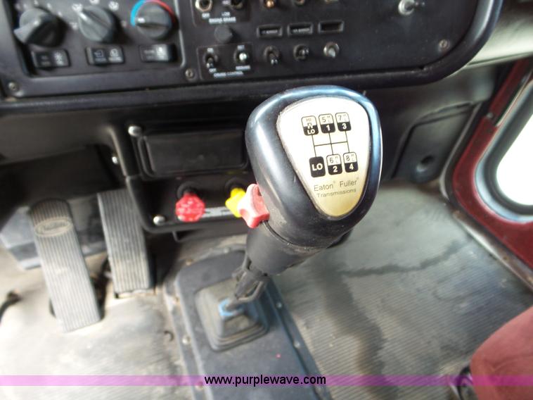 image for item L6846 2002 Peterbilt 378 semi truck