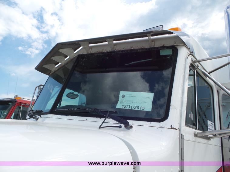 image for item L6846 2002 Peterbilt 378 semi truck