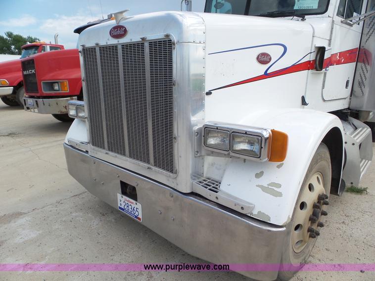 image for item L6846 2002 Peterbilt 378 semi truck