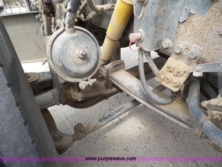 image for item L6846 2002 Peterbilt 378 semi truck