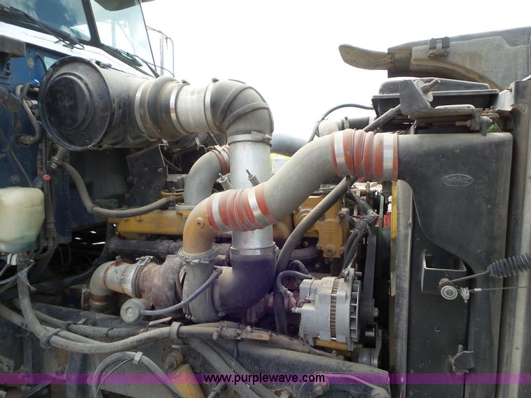 image for item L6846 2002 Peterbilt 378 semi truck