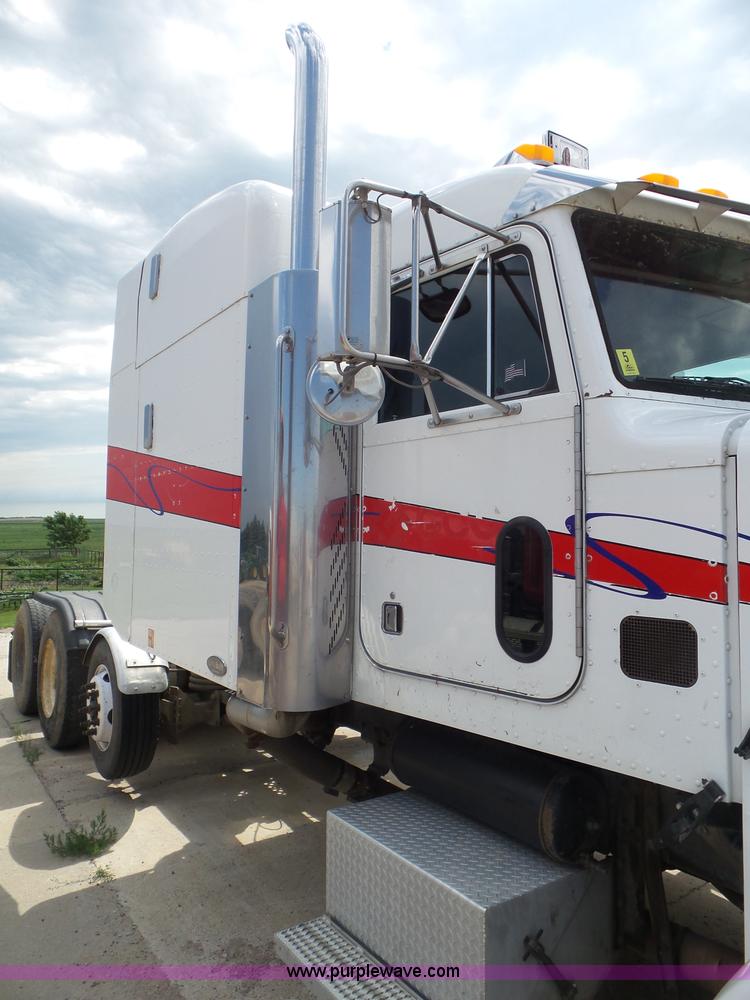 image for item L6846 2002 Peterbilt 378 semi truck