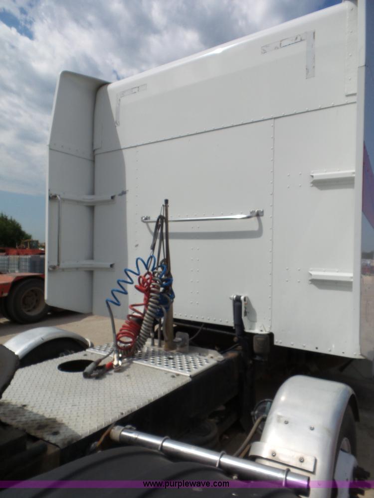 image for item L6846 2002 Peterbilt 378 semi truck