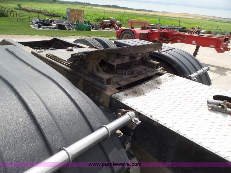 image for item L6846 2002 Peterbilt 378 semi truck