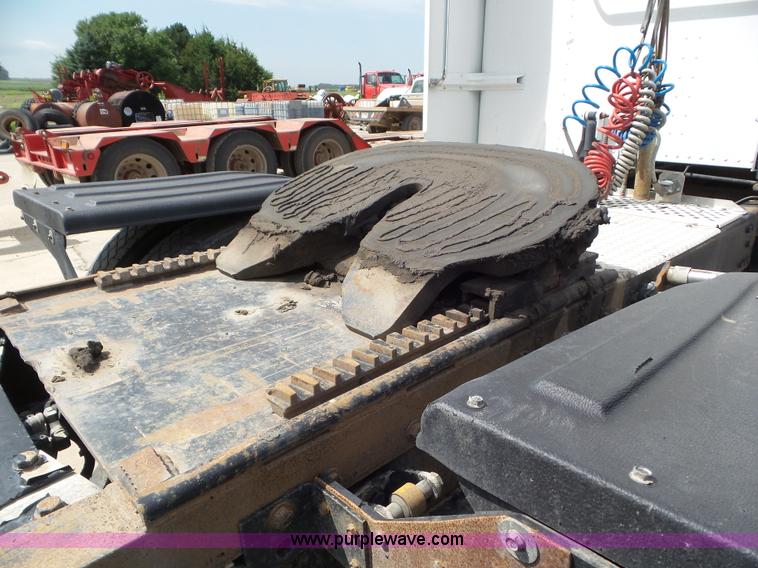 image for item L6846 2002 Peterbilt 378 semi truck