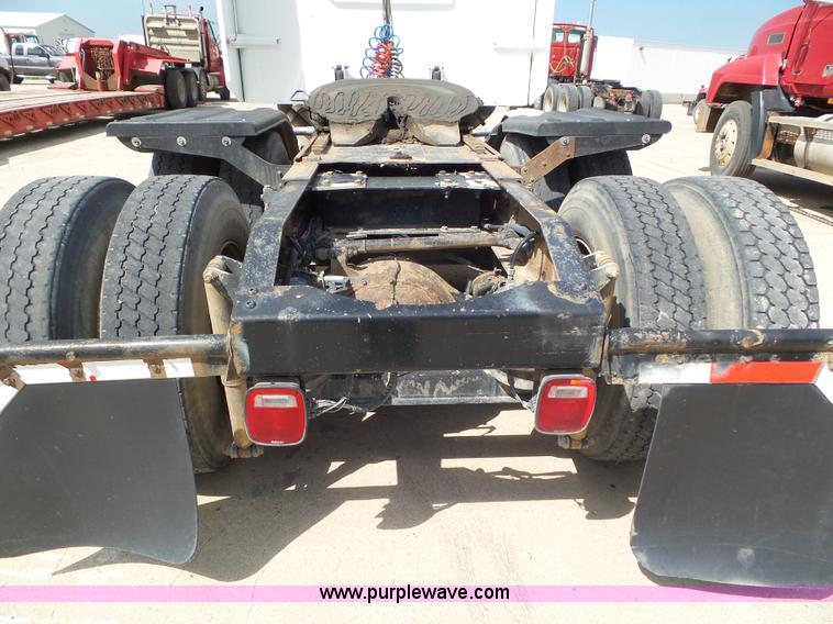 image for item L6846 2002 Peterbilt 378 semi truck