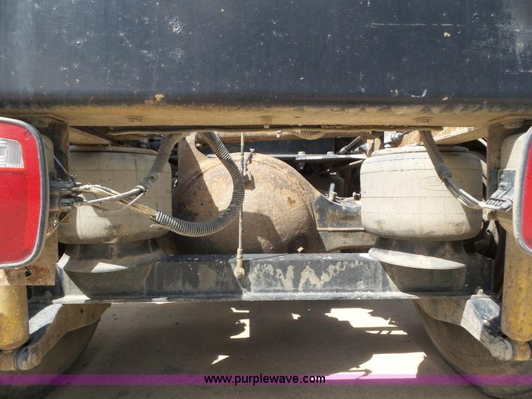 image for item L6846 2002 Peterbilt 378 semi truck