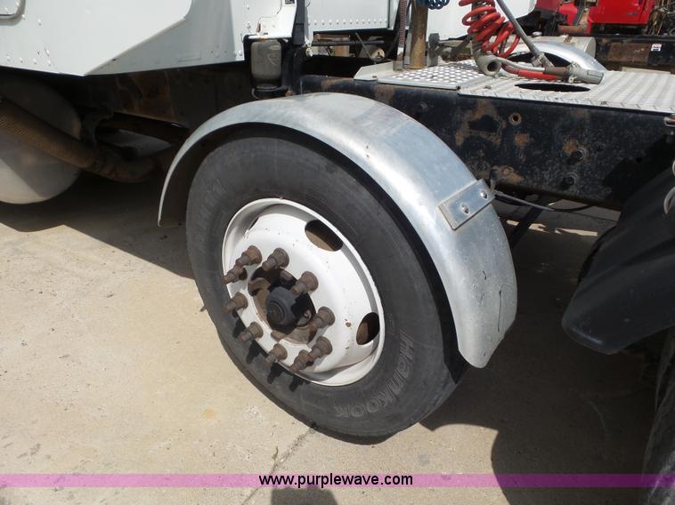 image for item L6846 2002 Peterbilt 378 semi truck