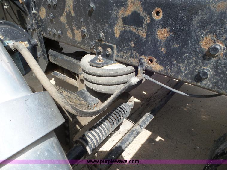 image for item L6846 2002 Peterbilt 378 semi truck