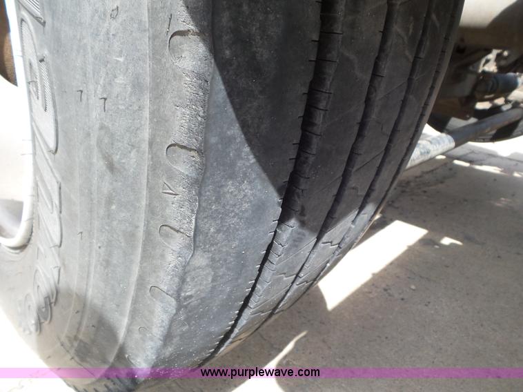 image for item L6846 2002 Peterbilt 378 semi truck