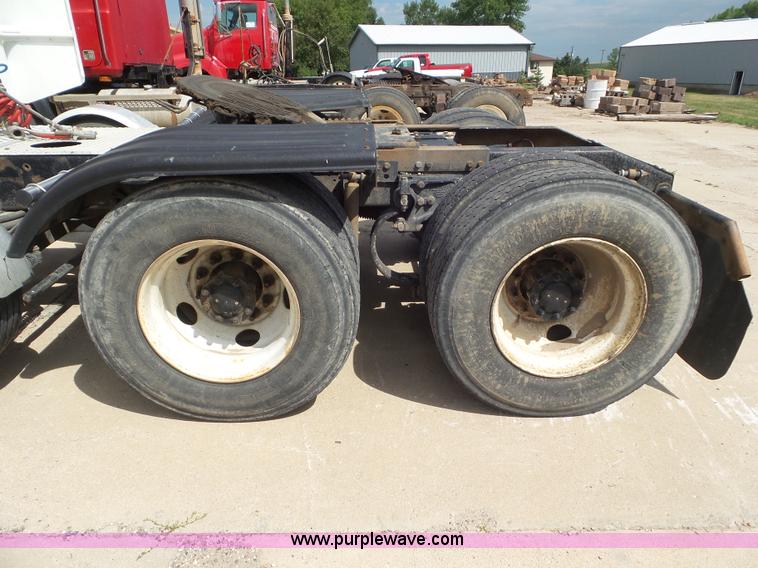 image for item L6846 2002 Peterbilt 378 semi truck